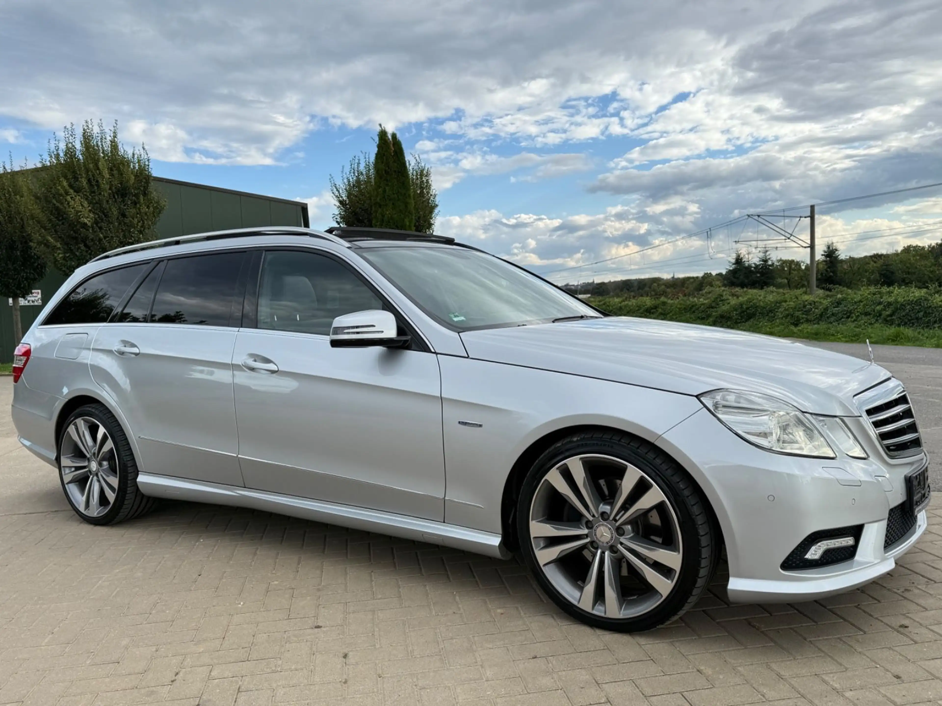 Mercedes-Benz E 350 CDI*AMG PAKET*AVANTGARD*PANO*MEMORY*EL.AHK — photo 11