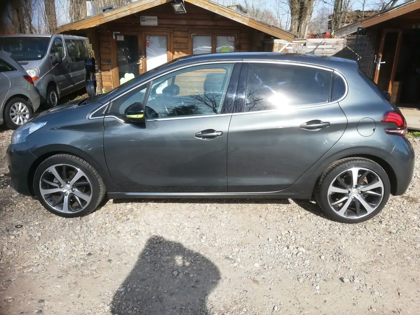 Peugeot 208 Allure Grau - 2