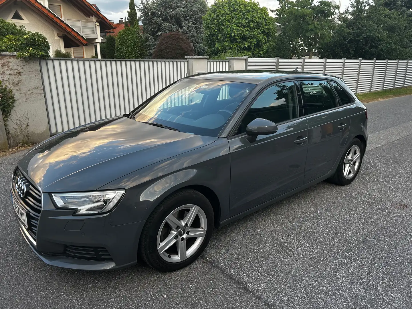 Audi A3 A3 SB 1,6 TDI sport sport Grau - 1