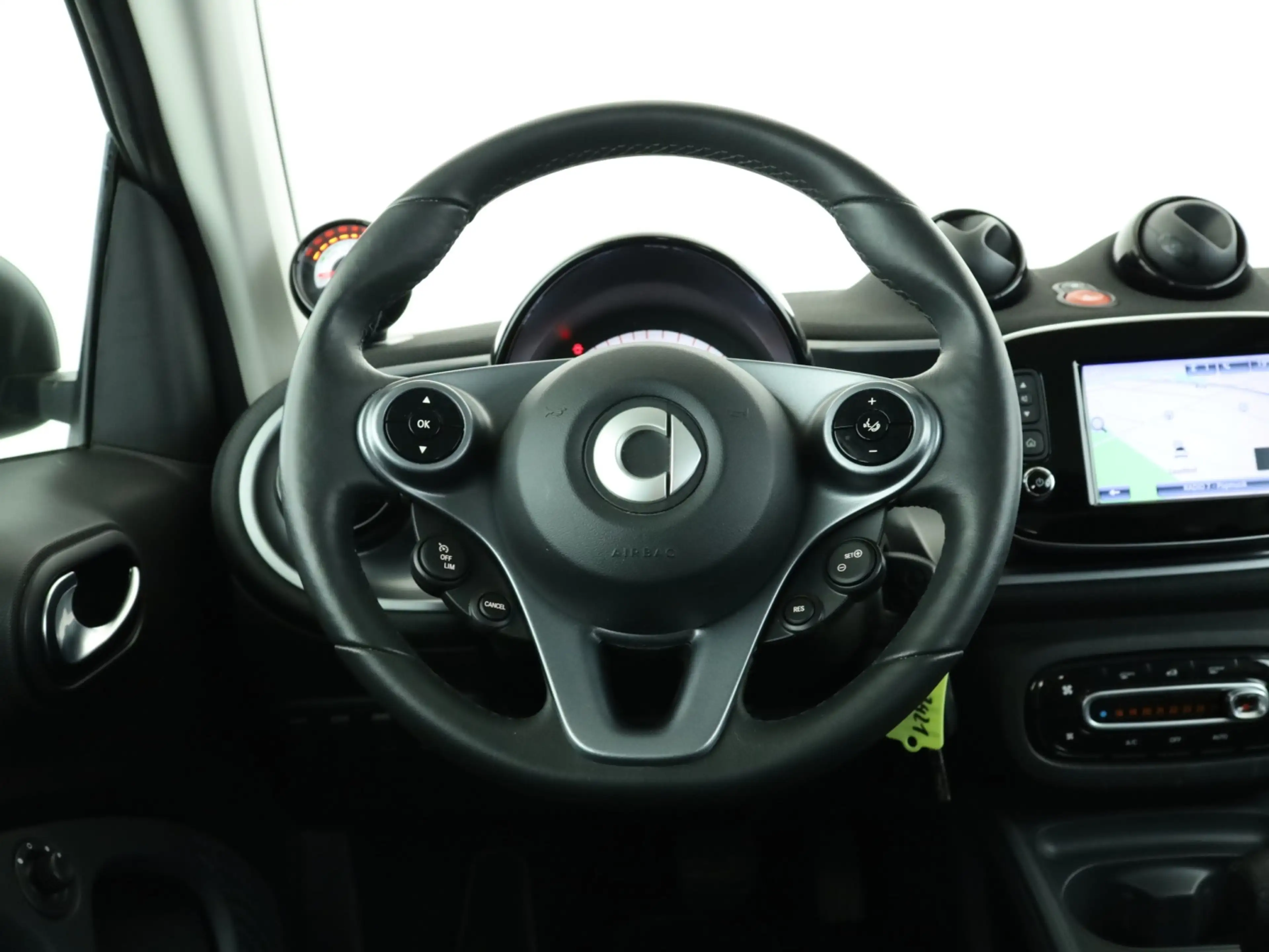 smart forTwo EQ passion*Panorama*Cool&Media*Kamera*LED — photo 11