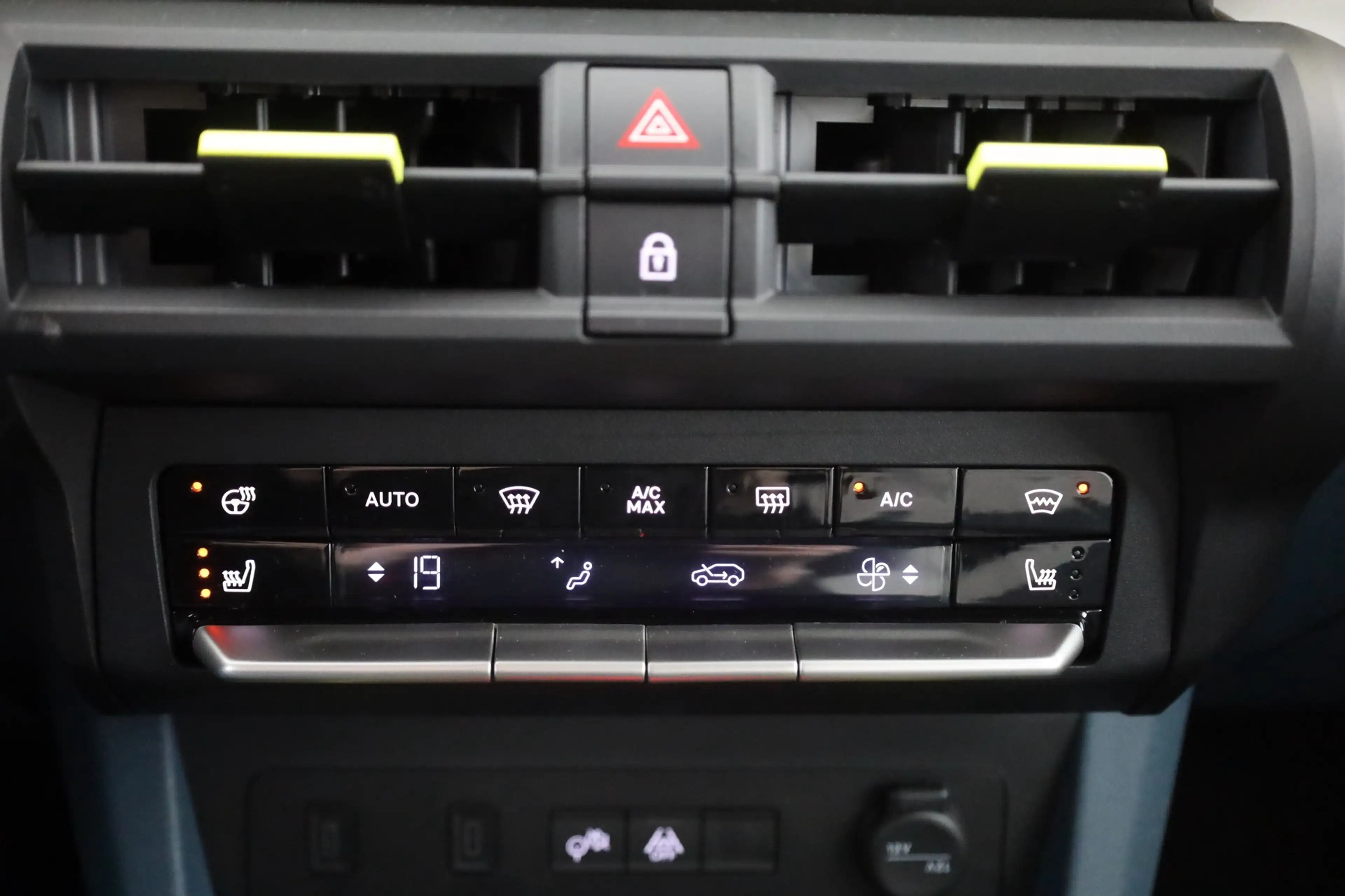 Fiat Grande Panda La Prima 1.2 Hybrid Aut. LED Navi — photo 12