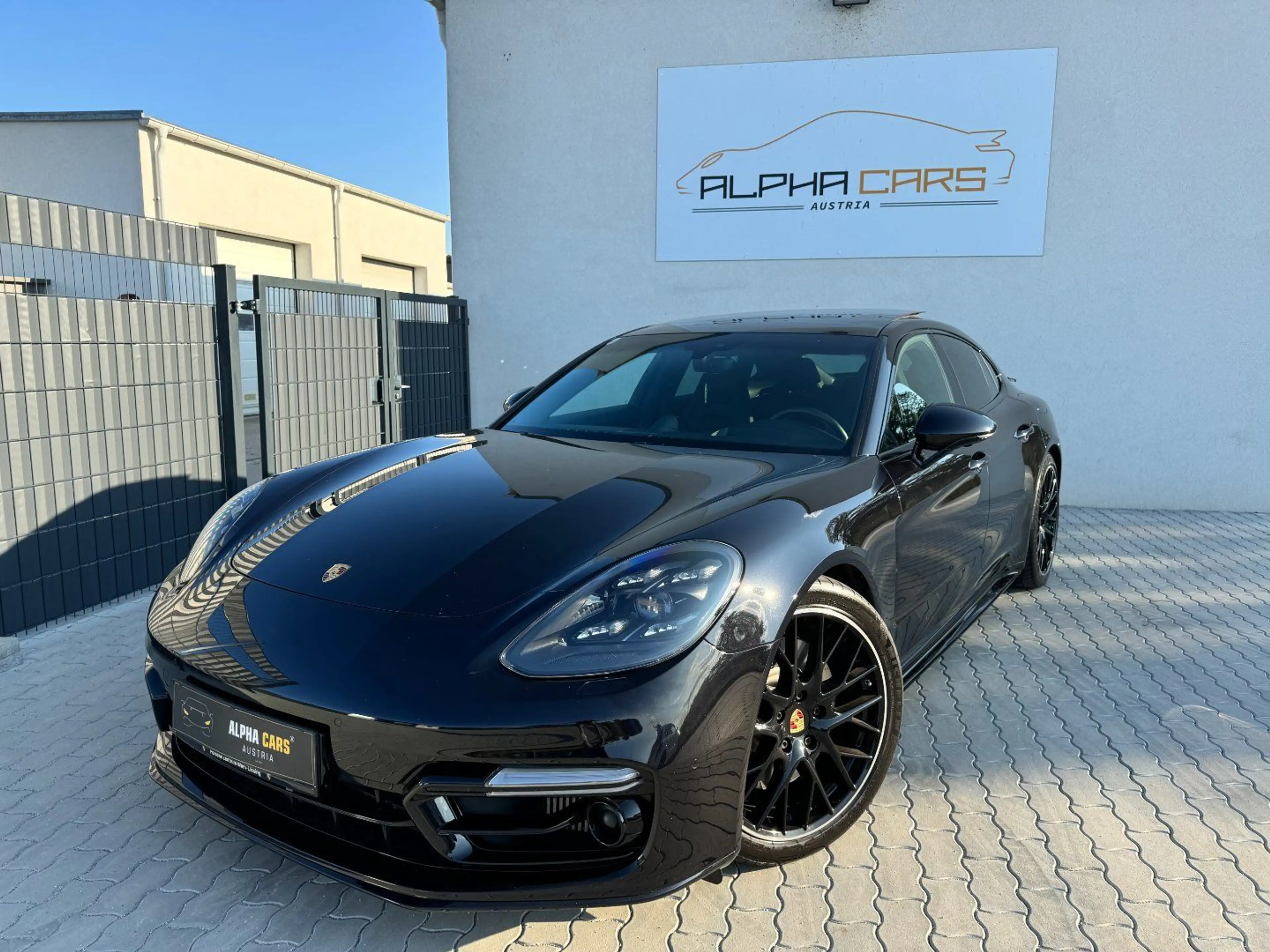 Porsche Panamera 4 E-Hybrid — photo 2