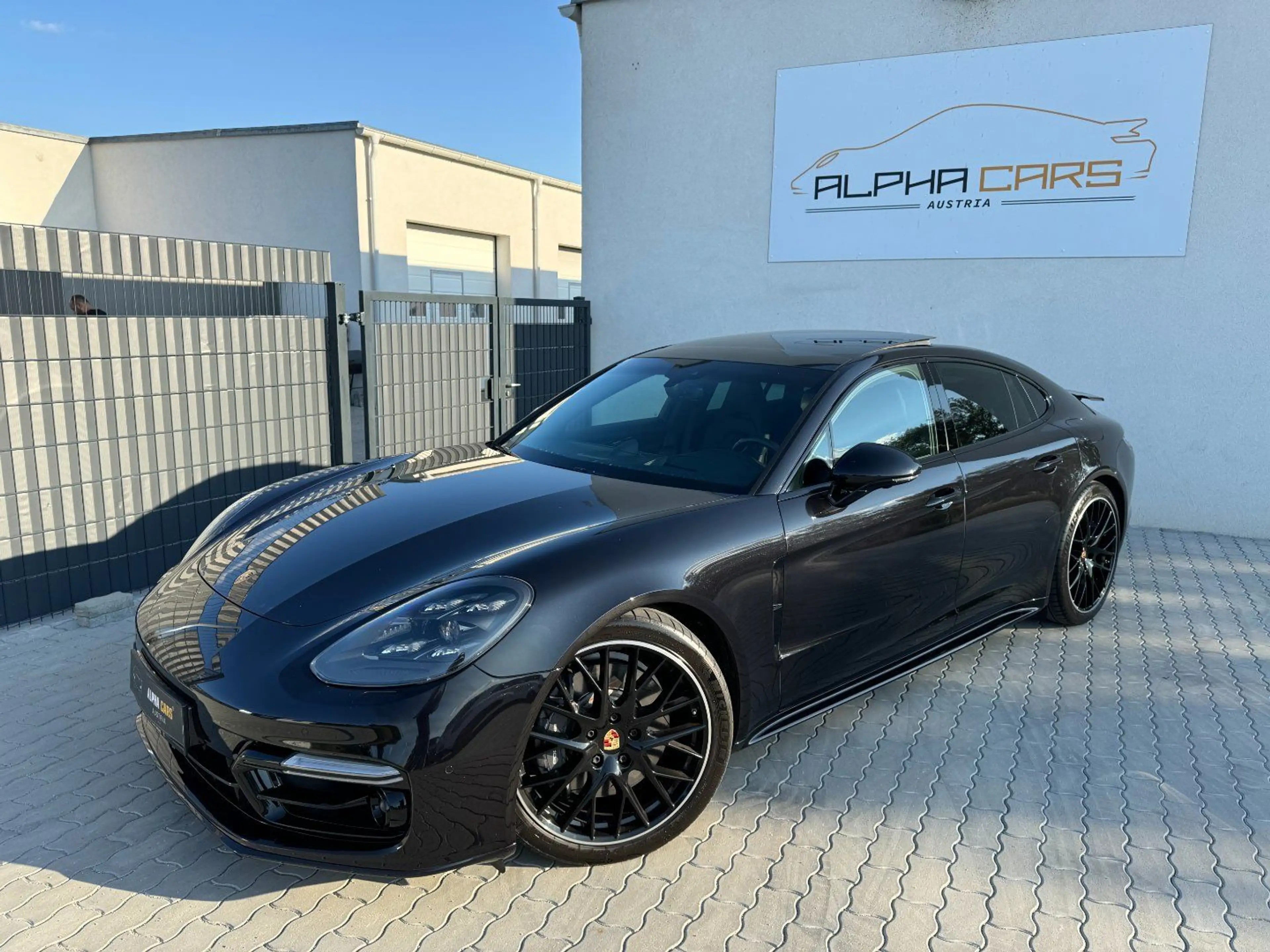 Porsche Panamera 4 E-Hybrid — photo 4