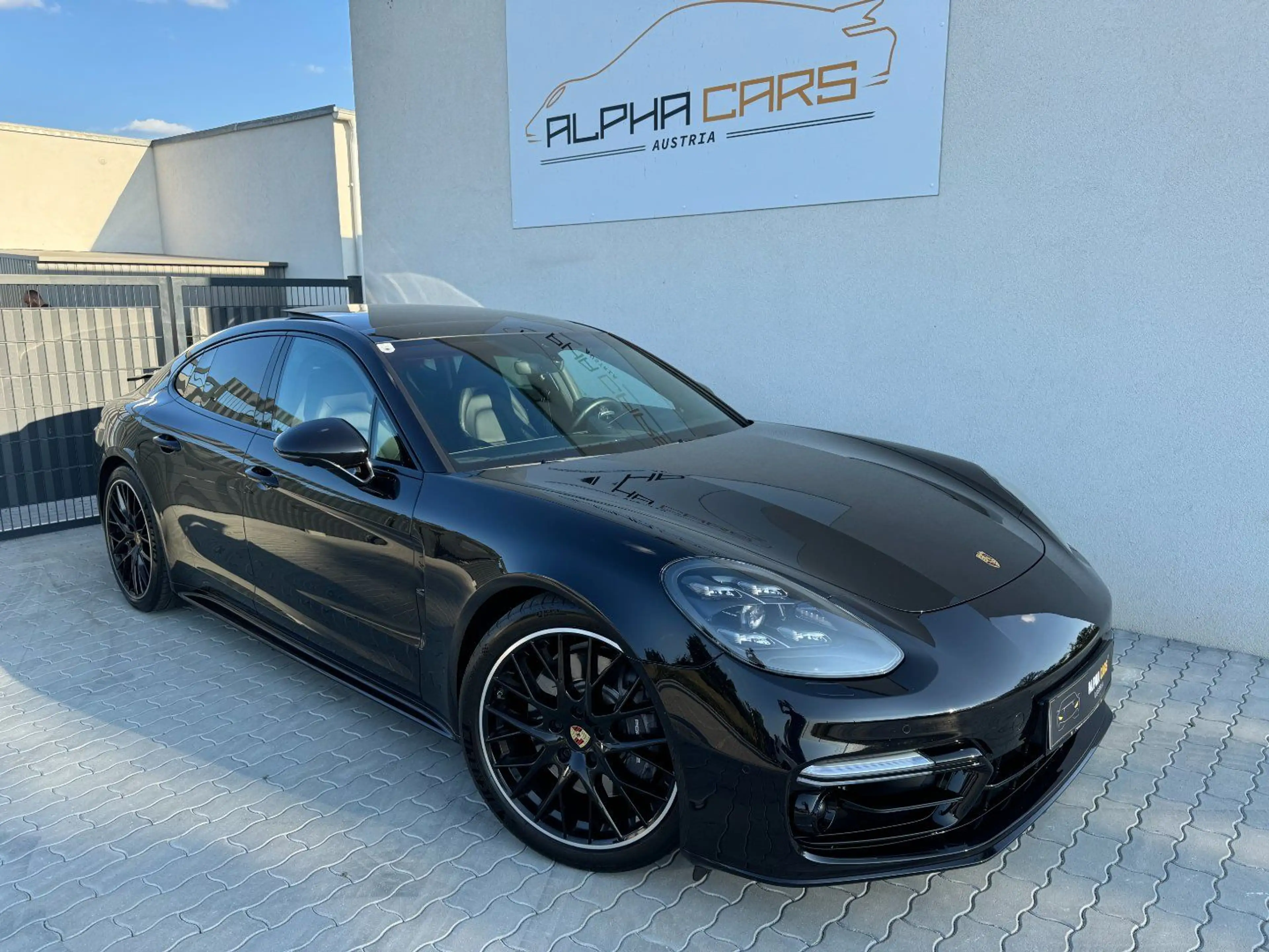 Porsche Panamera 4 E-Hybrid — photo 5