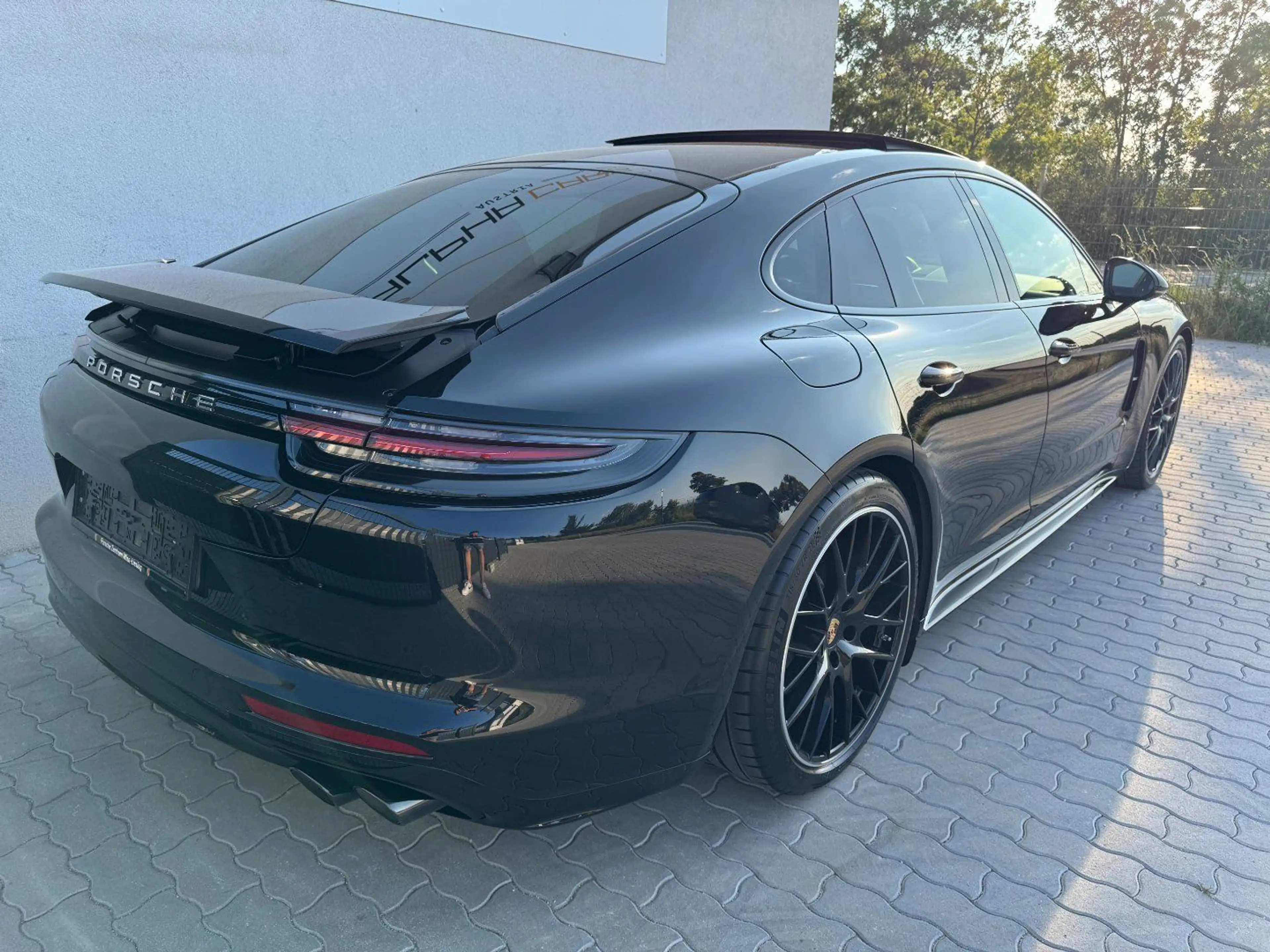 Porsche Panamera 4 E-Hybrid — photo 9