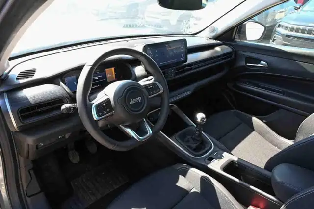 Jeep Avenger view 8