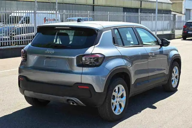 Jeep Avenger view 3