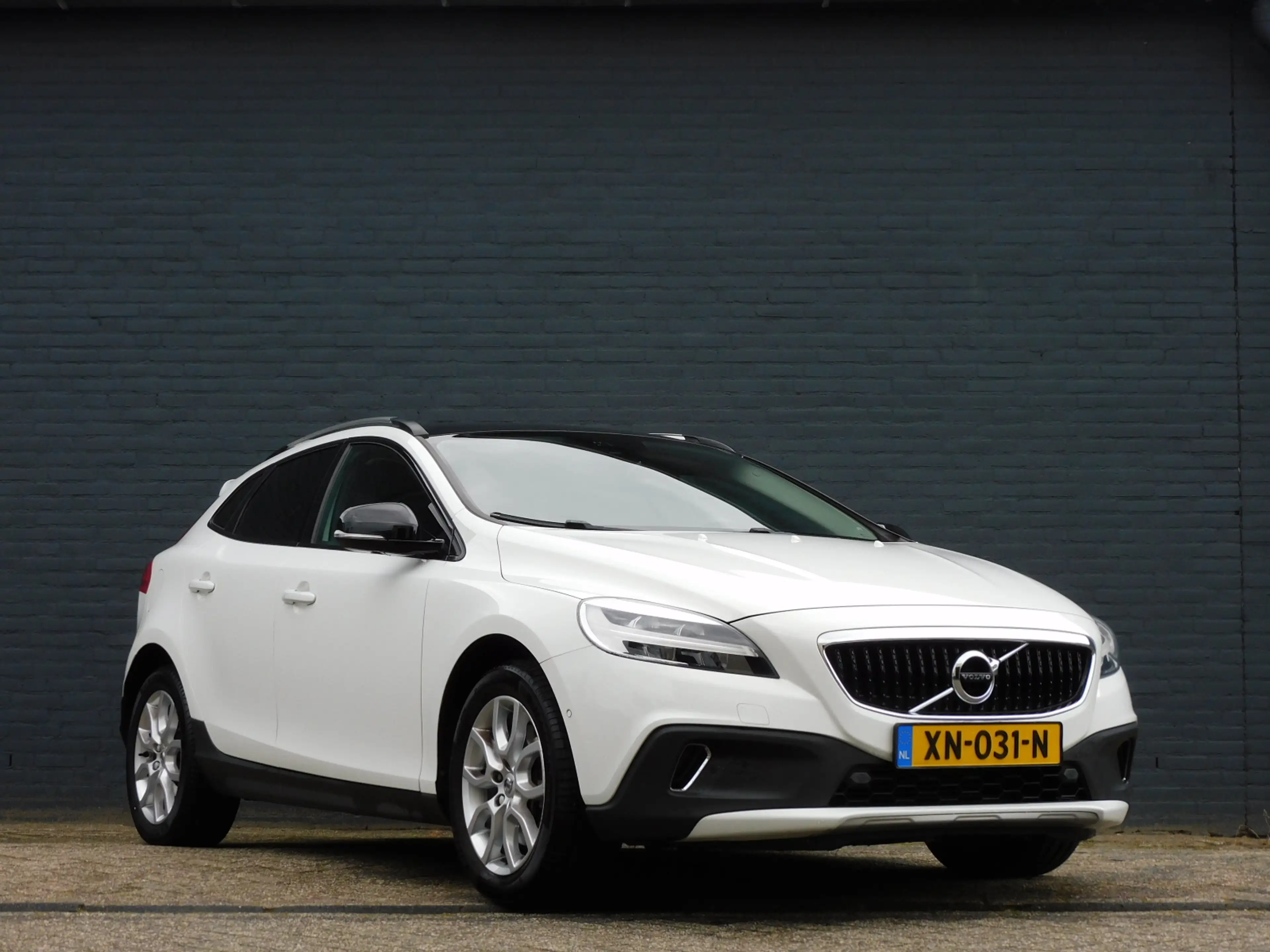 Volvo V40 Cross Country 1.5 T3 Polar+ Luxury 1e EIGENAAR! DEALER ONDERHOUD — photo 2