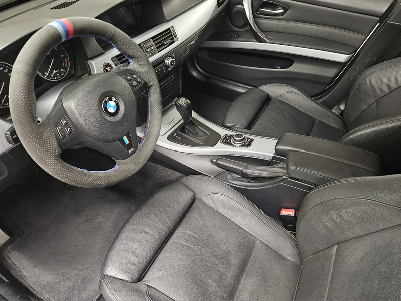 BMW 318 i * M-PAKET * SHADOW-LINE * PANO * BI-XENON * — photo 11