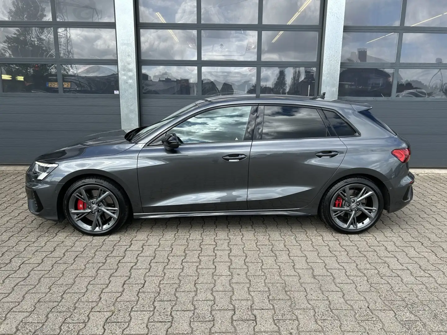Audi S3 Sportback S3 2.0 TFSI 310pk quattro | NL- Auto | N Grijs - 2