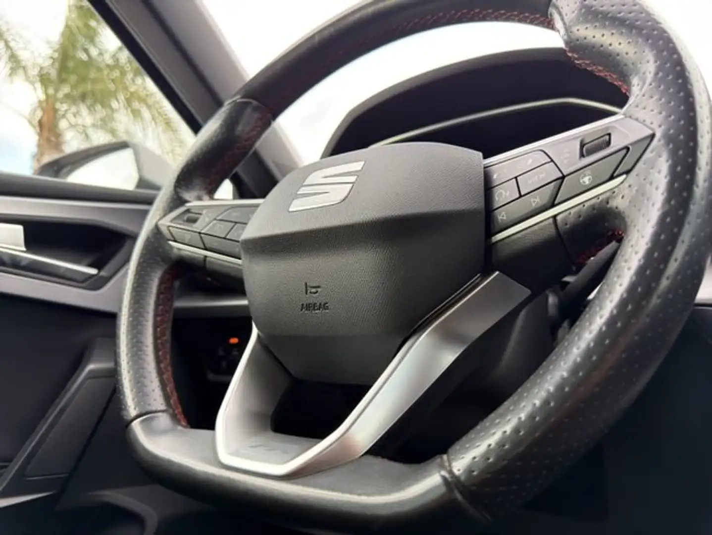 SEAT Leon 1.5 eTSI FR Go 150CV DSG Gris - 2