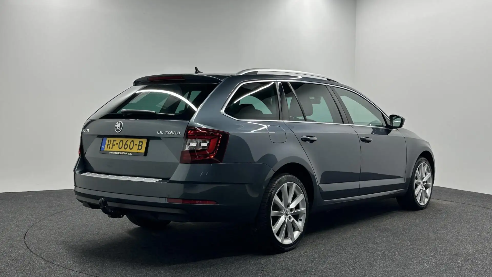 Skoda Octavia Combi 1.4 TSI Greentech Style Business PANO TREKHA Gris - 2