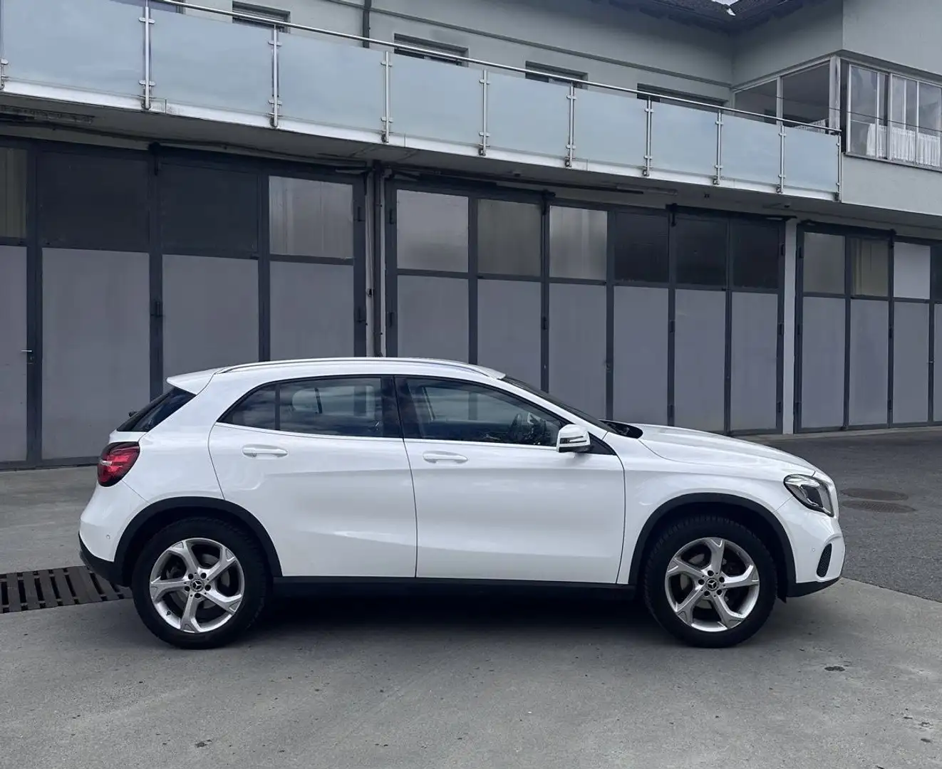 Mercedes-Benz GLA 180 7G-DCT Style - 2