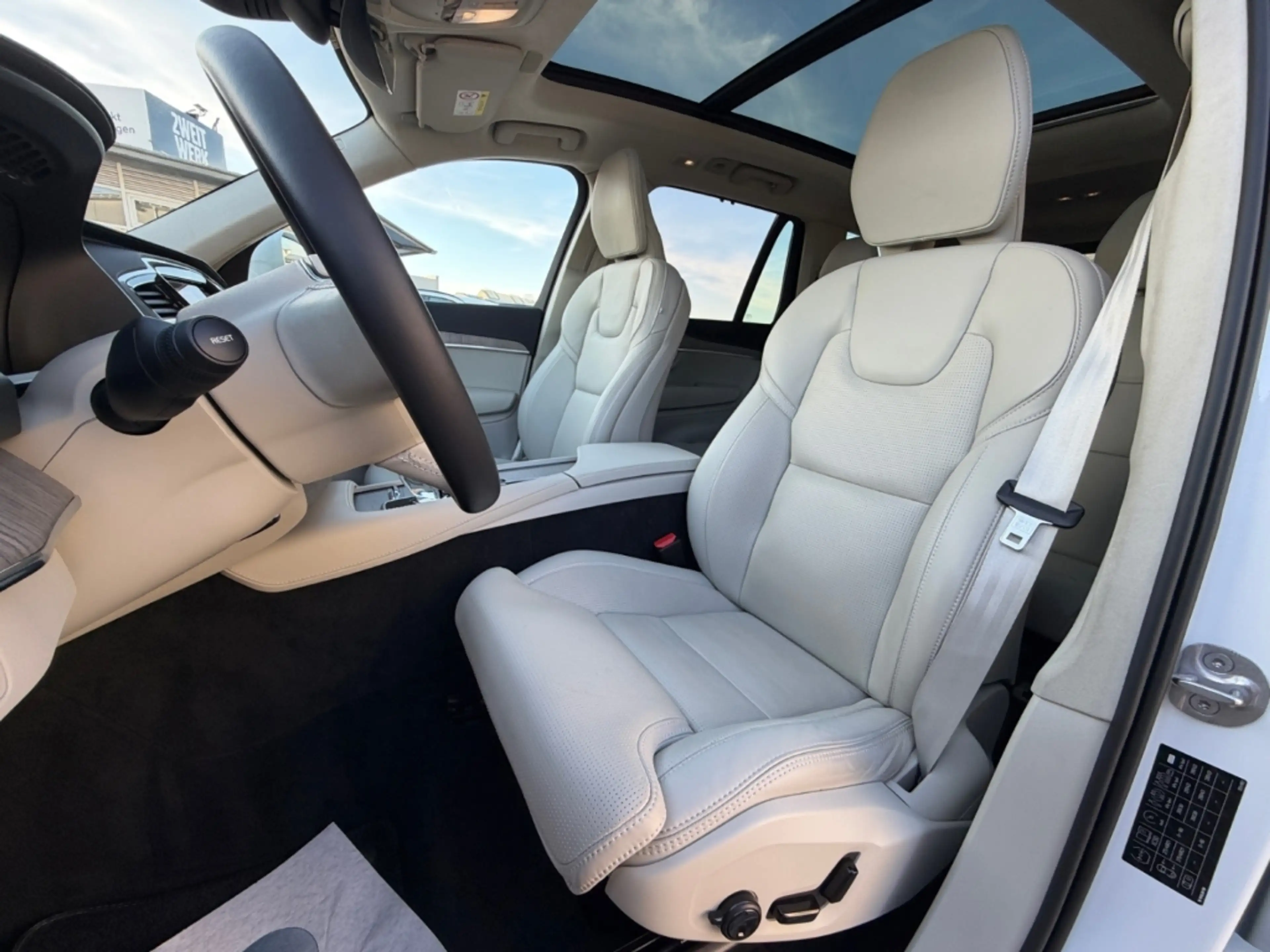 Volvo XC90 T8 Ultimate Bright HUD Pano Luft H&K AWD 7-Sitzer — photo 11