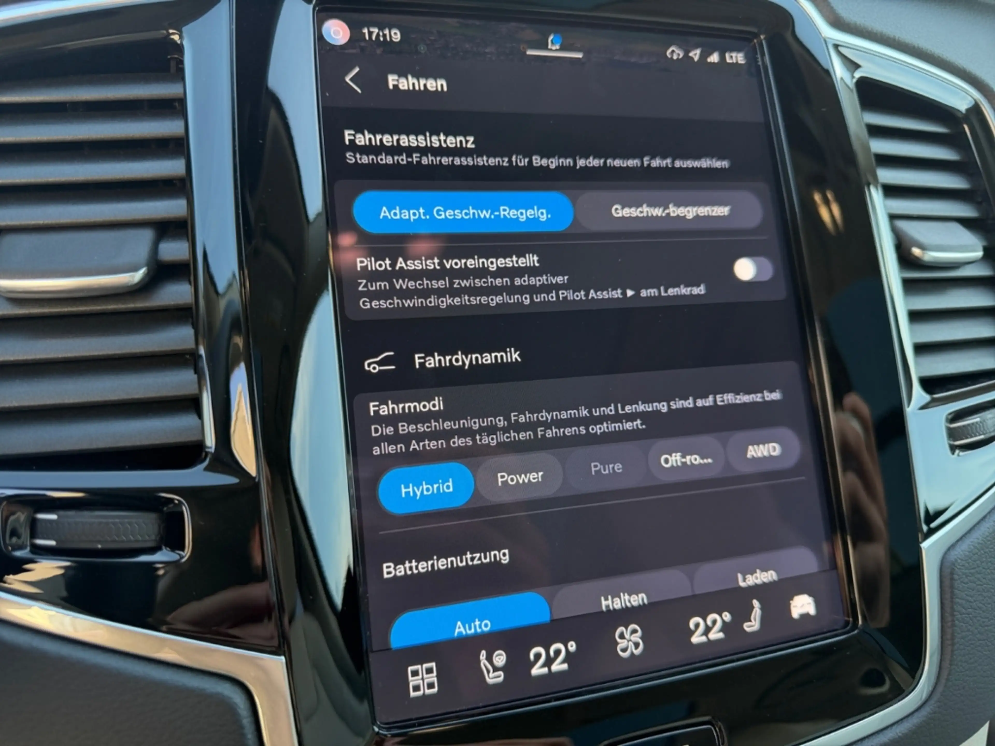 Volvo XC90 T8 Ultimate Bright HUD Pano Luft H&K AWD 7-Sitzer — photo 29