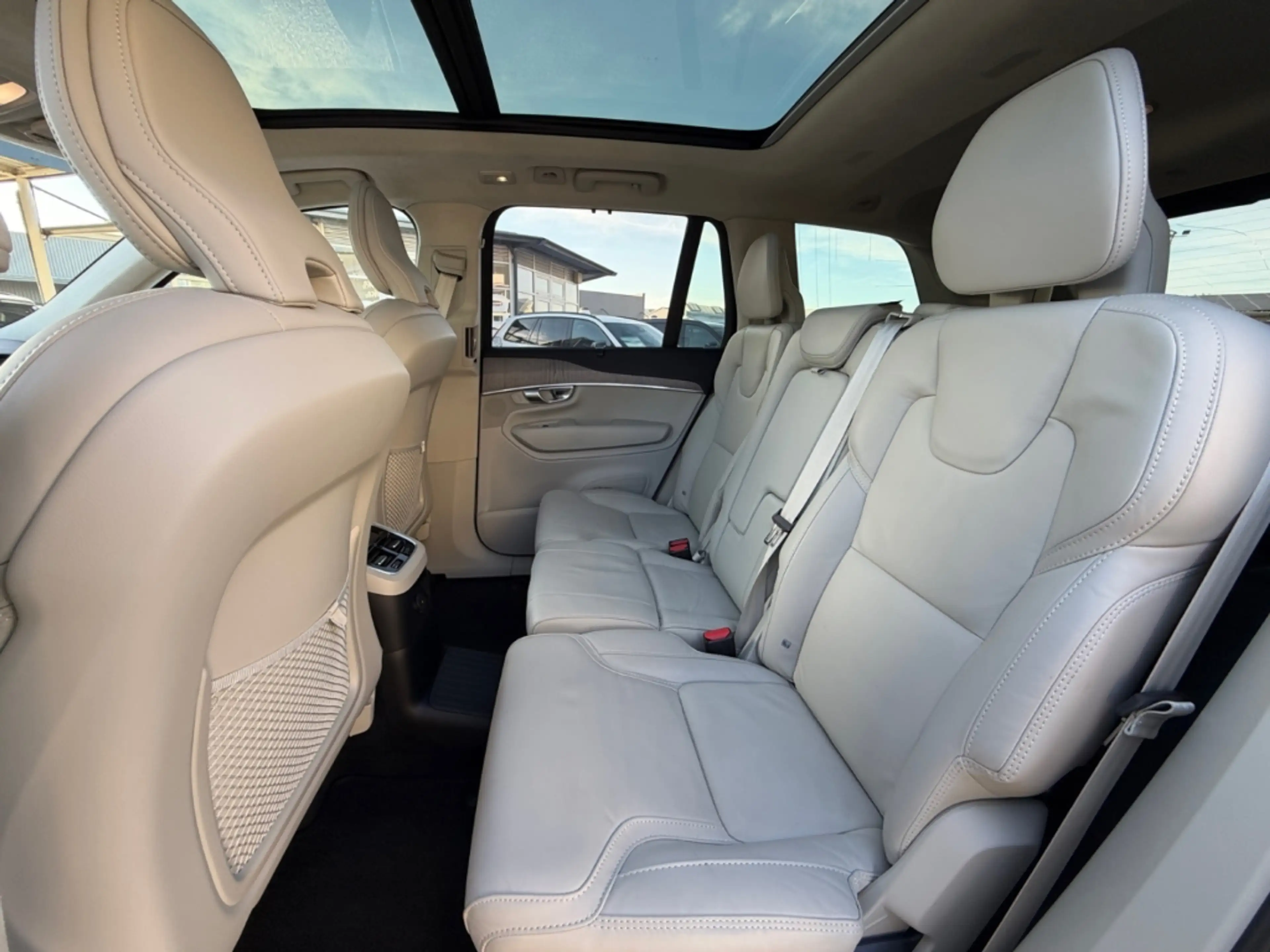 Volvo XC90 T8 Ultimate Bright HUD Pano Luft H&K AWD 7-Sitzer — photo 12