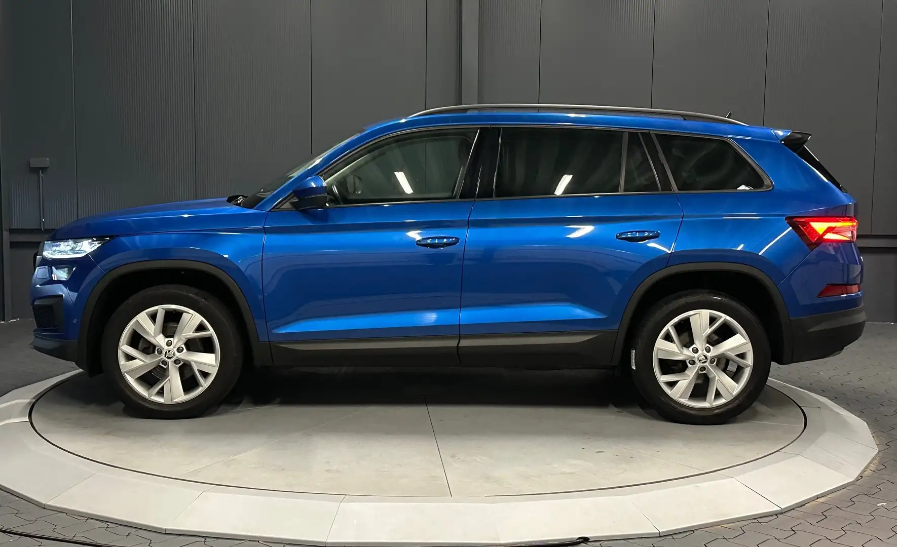 Skoda Kodiaq Tour 4x4 *19Zoll*AHK*NAVI*CarPlay*LED* Blau - 2