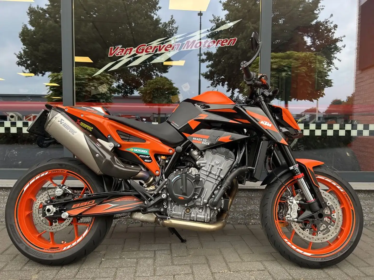 KTM 890 Duke GP - 1