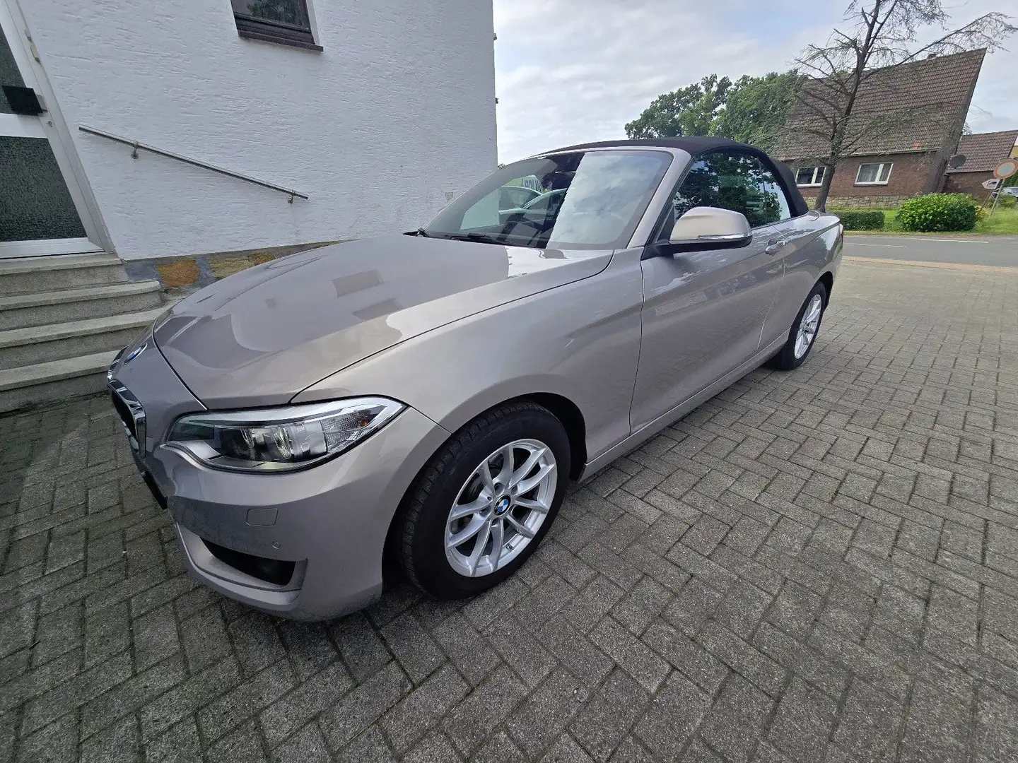 BMW 220 i Cabrio 2,0,Automatik,LED,Navi,PDC,Sitzh Plateado - 2