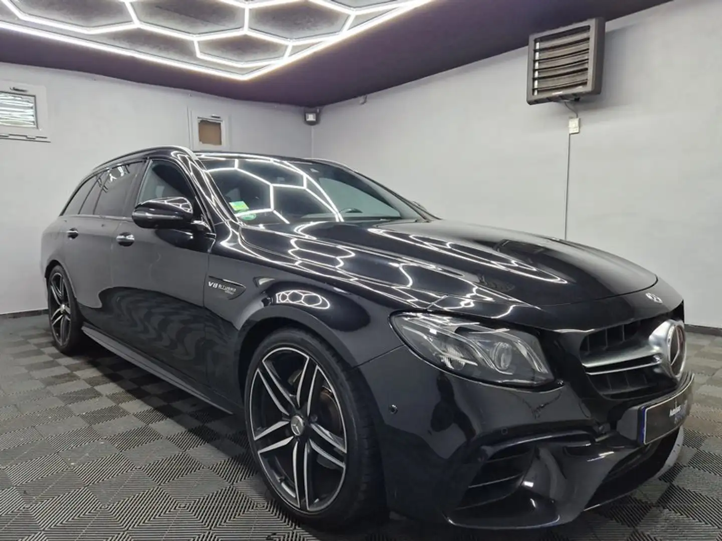 Mercedes-Benz E 63 AMG 4Matic|LED|DISTRONIC|BURMESTER|NIGHT|WIDESCREEN Schwarz - 2