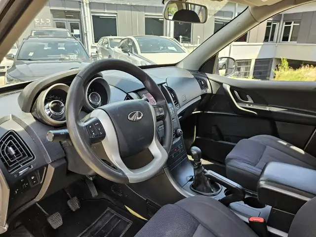 Mahindra XUV500 view 7