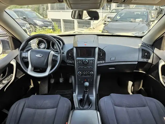 Mahindra XUV500 view 9