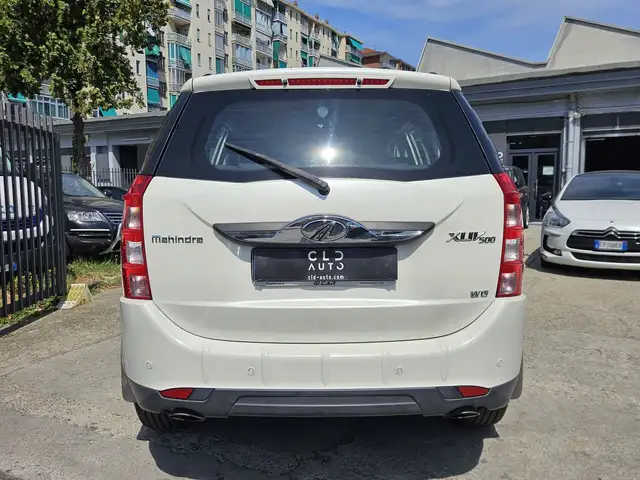 Mahindra XUV500 view 5