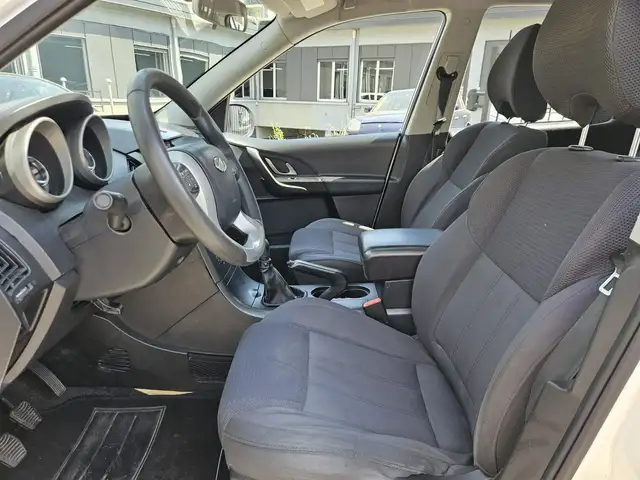 Mahindra XUV500 view 8