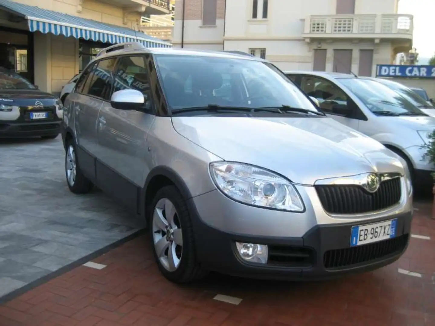 Skoda Fabia 1.4 WAGON SCOUT Stříbrná - 1