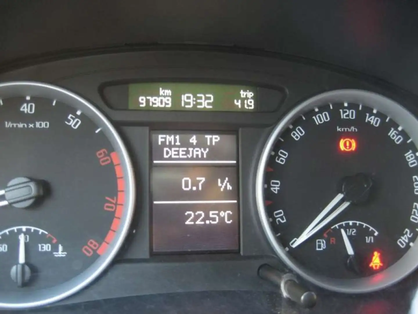 Skoda Fabia 1.4 WAGON SCOUT Stříbrná - 2