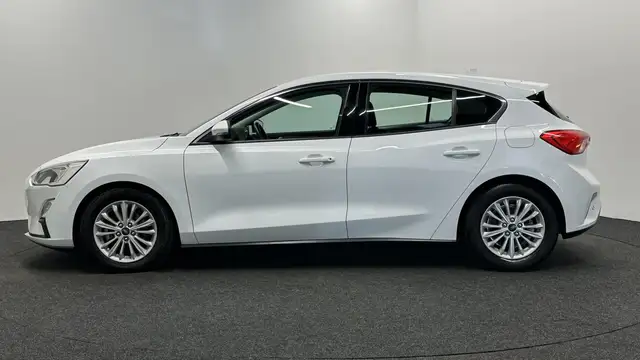 Ford Focus view 8