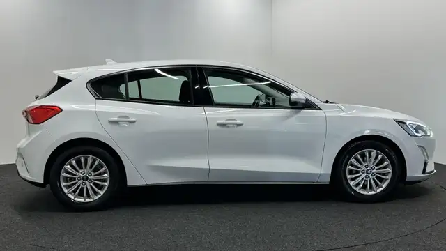 Ford Focus view 9
