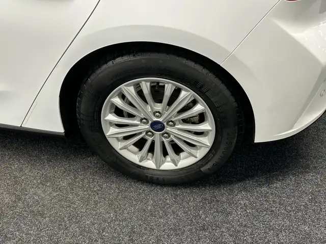Ford Focus view 10