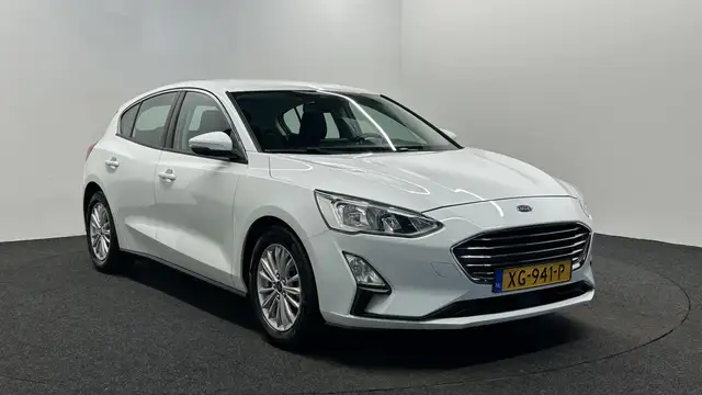 Ford Focus view 3