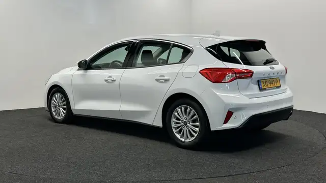 Ford Focus view 4