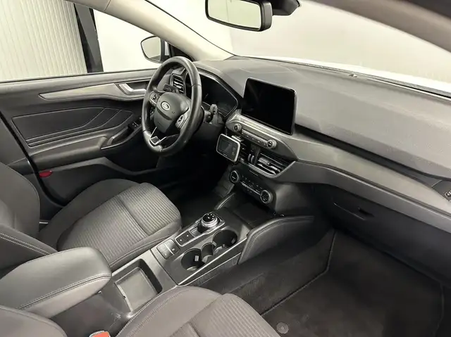 Ford Focus view 11