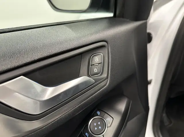 Ford Focus view 15