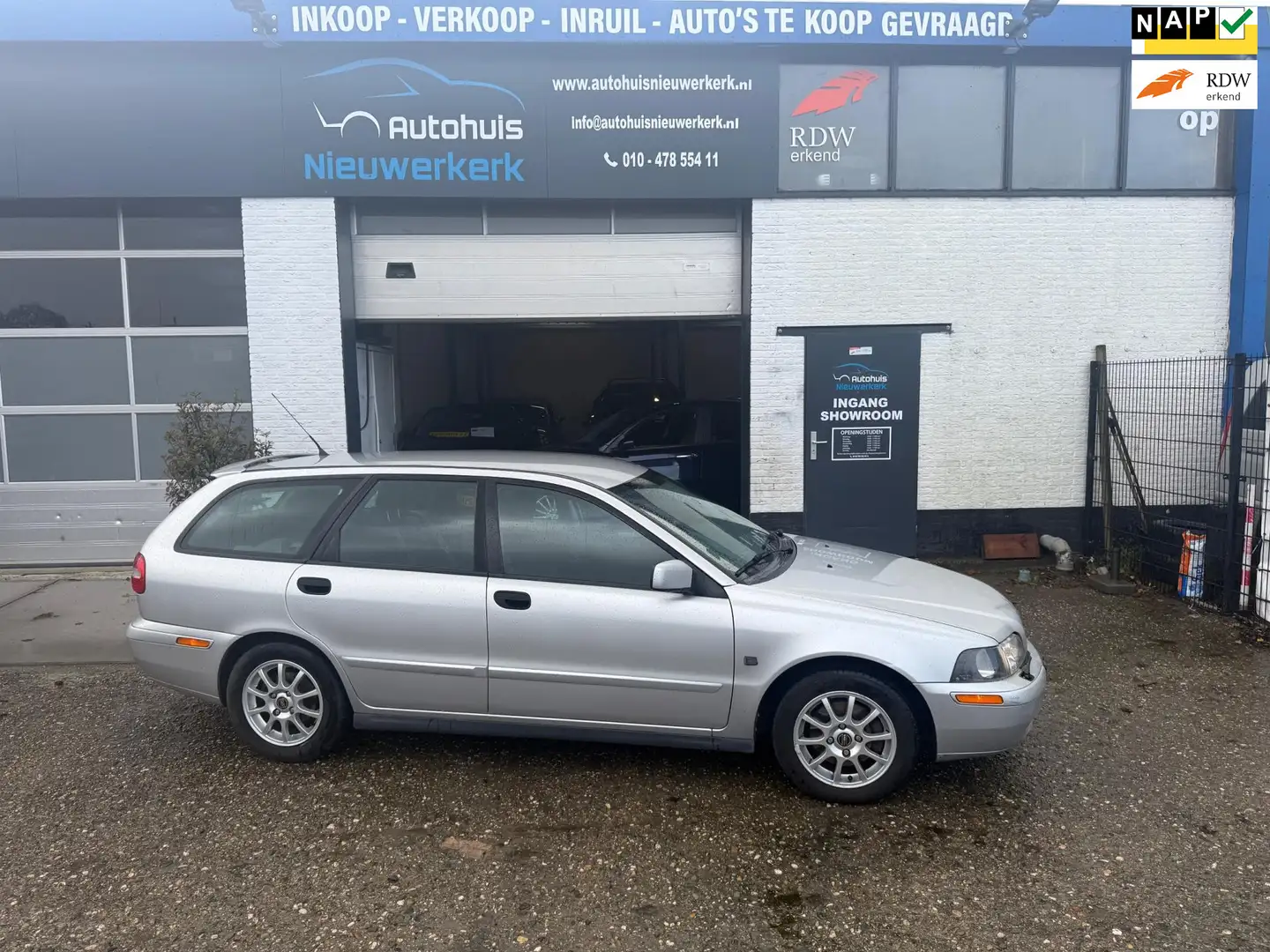 Volvo V40 1.8 Europa- Met Airco, Cruise Control, NAP en een Grijs - 1