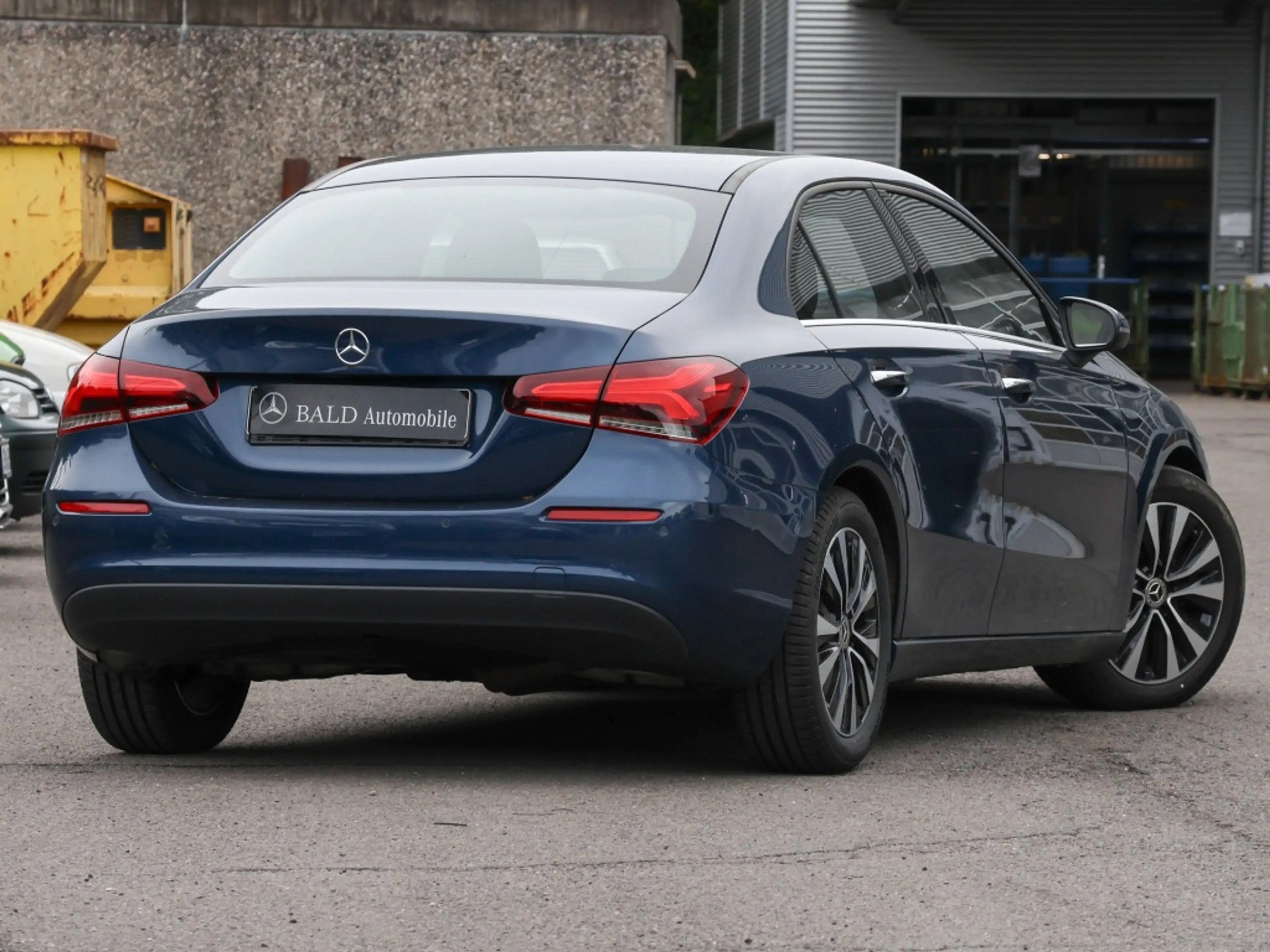 Mercedes-Benz A 220 d 4M Limo Style/AHK/Cam/LED/Keyl/StdHz — photo 3