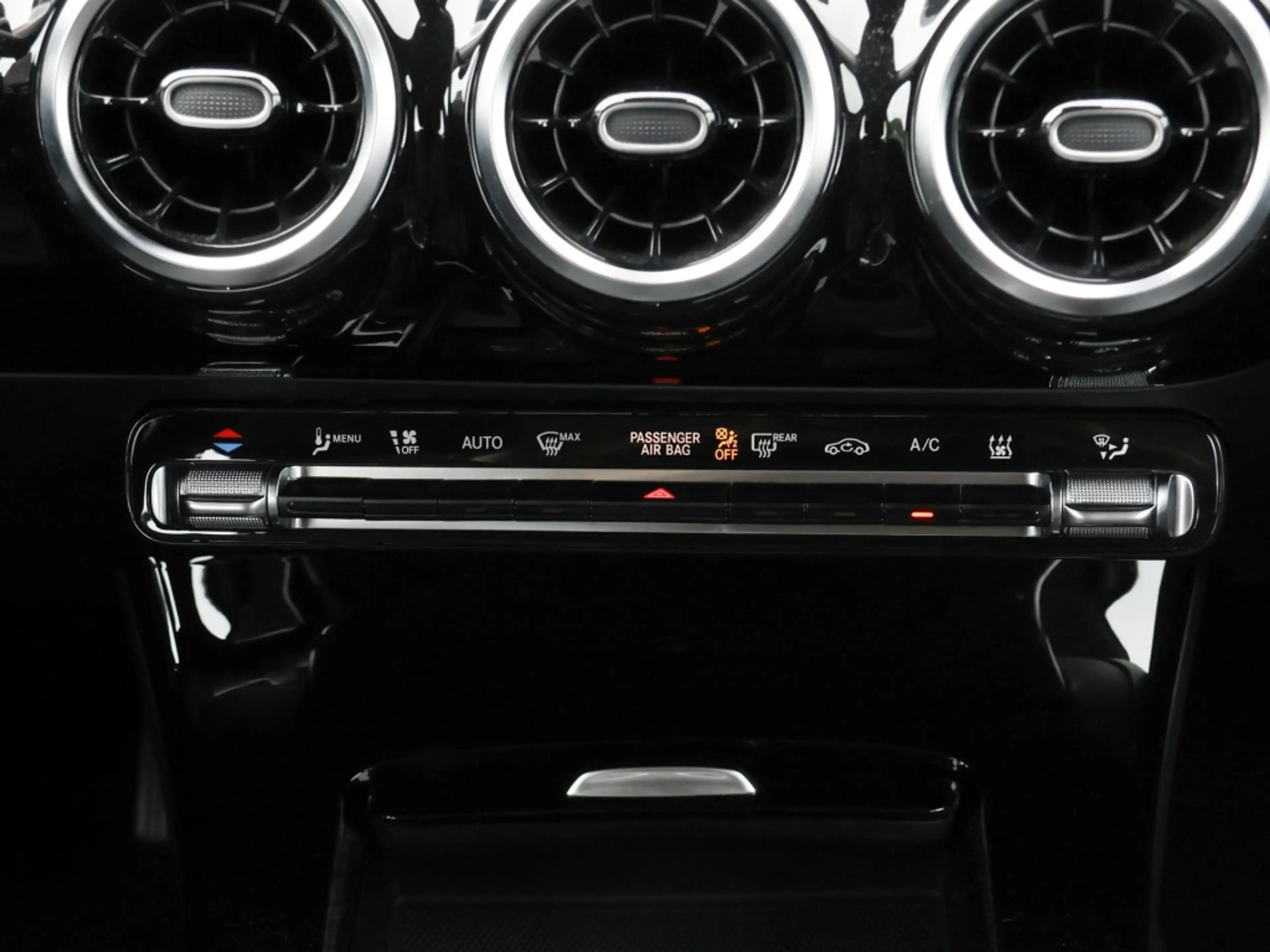 Mercedes-Benz A 220 d 4M Limo Style/AHK/Cam/LED/Keyl/StdHz — photo 10