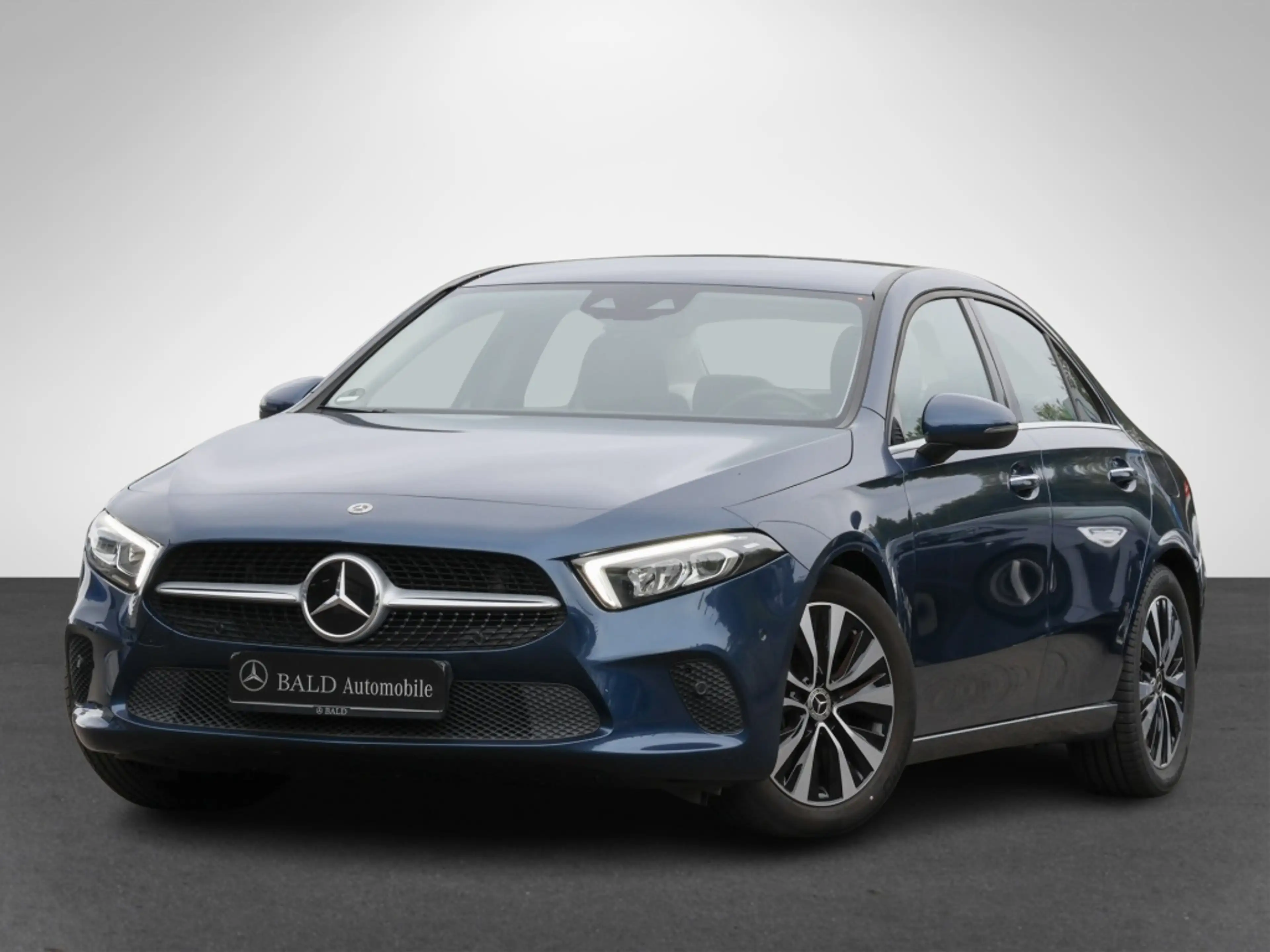 Mercedes-Benz A 220 d 4M Limo Style/AHK/Cam/LED/Keyl/StdHz — photo 2