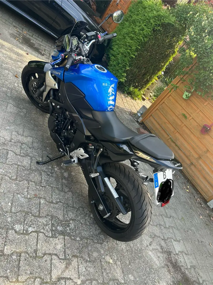 Suzuki GSR 750 - 2