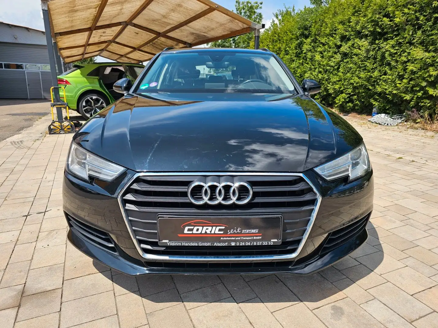 Audi A4 Avant basis Schwarz - 1