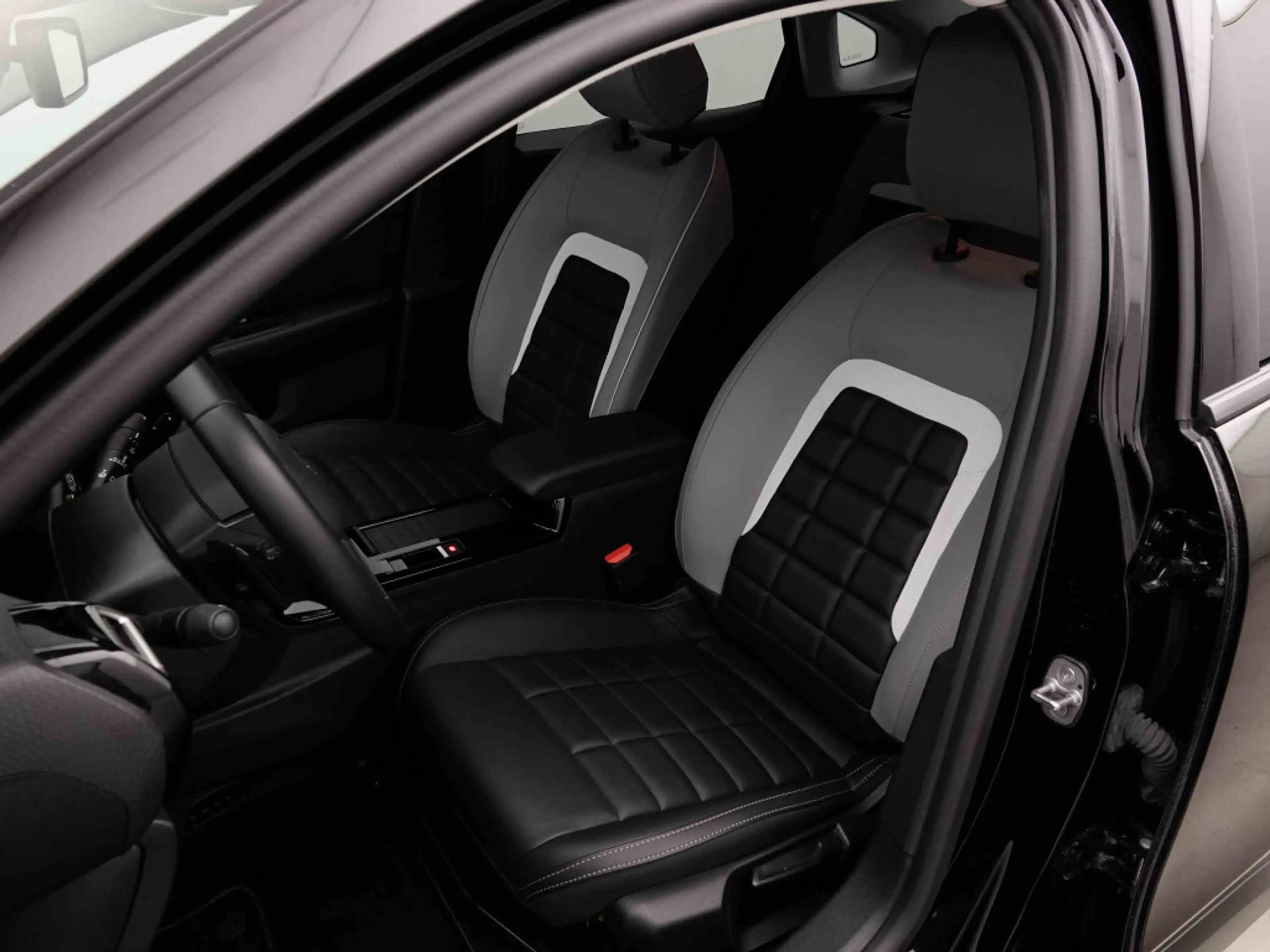 Citroen C4 X Hybrid 145 AUT MAX | Leather | GPS | Camera | Alu18 — photo 7