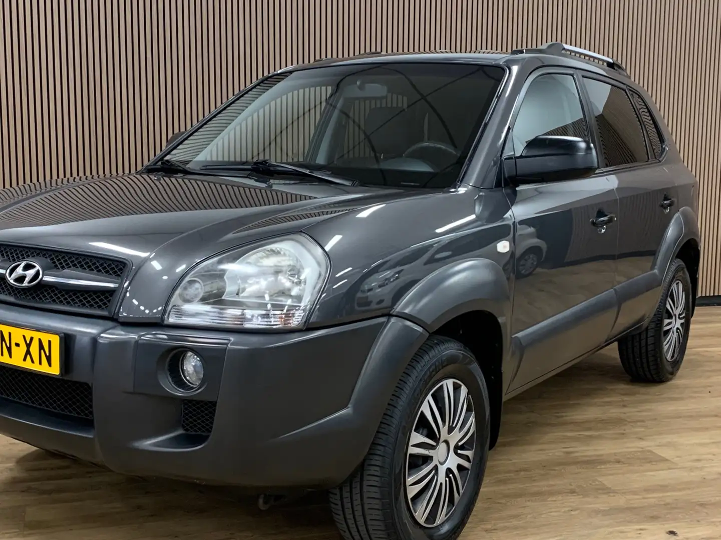 Hyundai TUCSON 2.0i Dynamic|Airco| Gris - 2