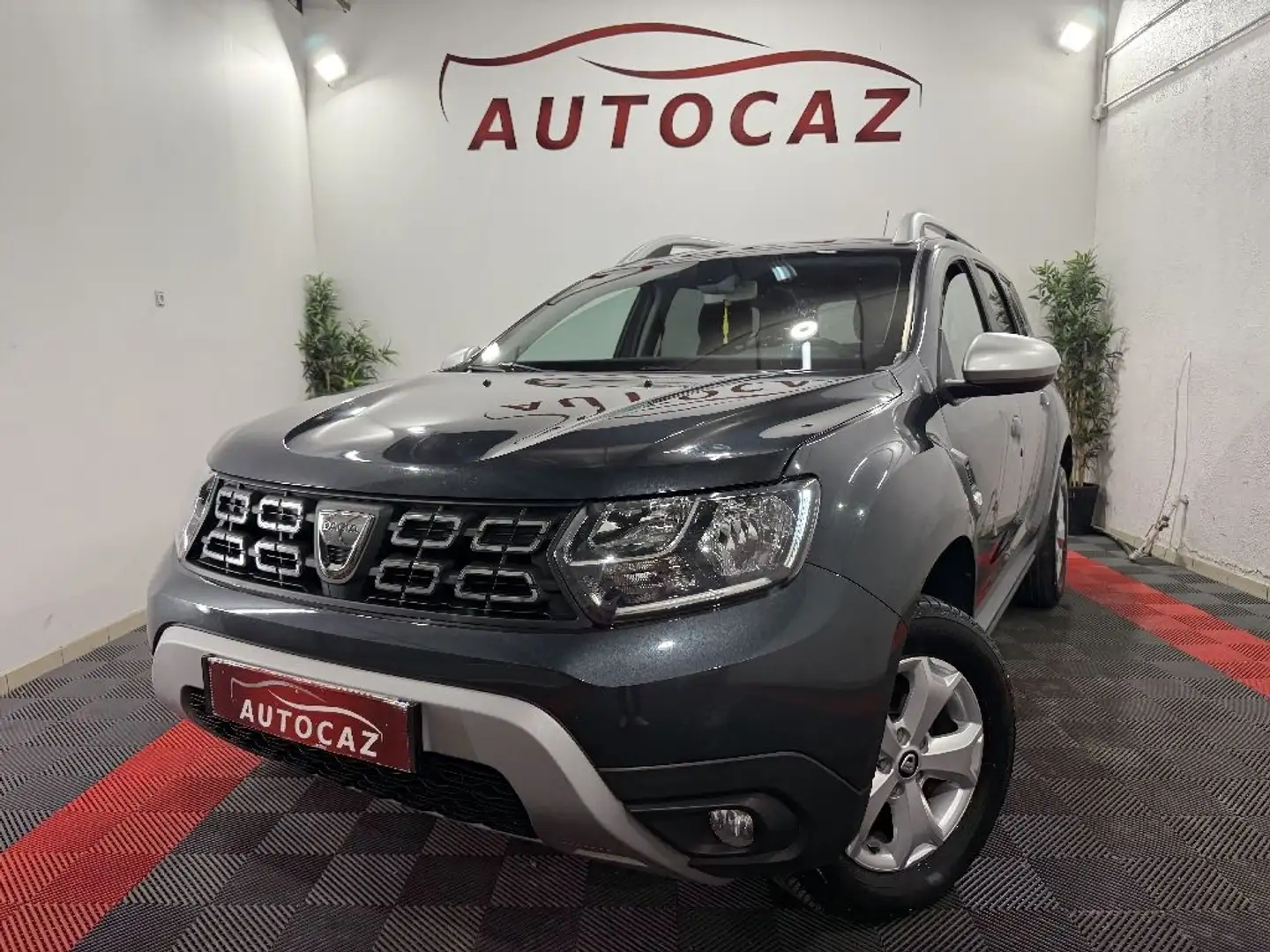 Dacia Duster dCi 110 4x4 Essentiel *PREMIERE MAIN+ATTELAGE Gris - 1