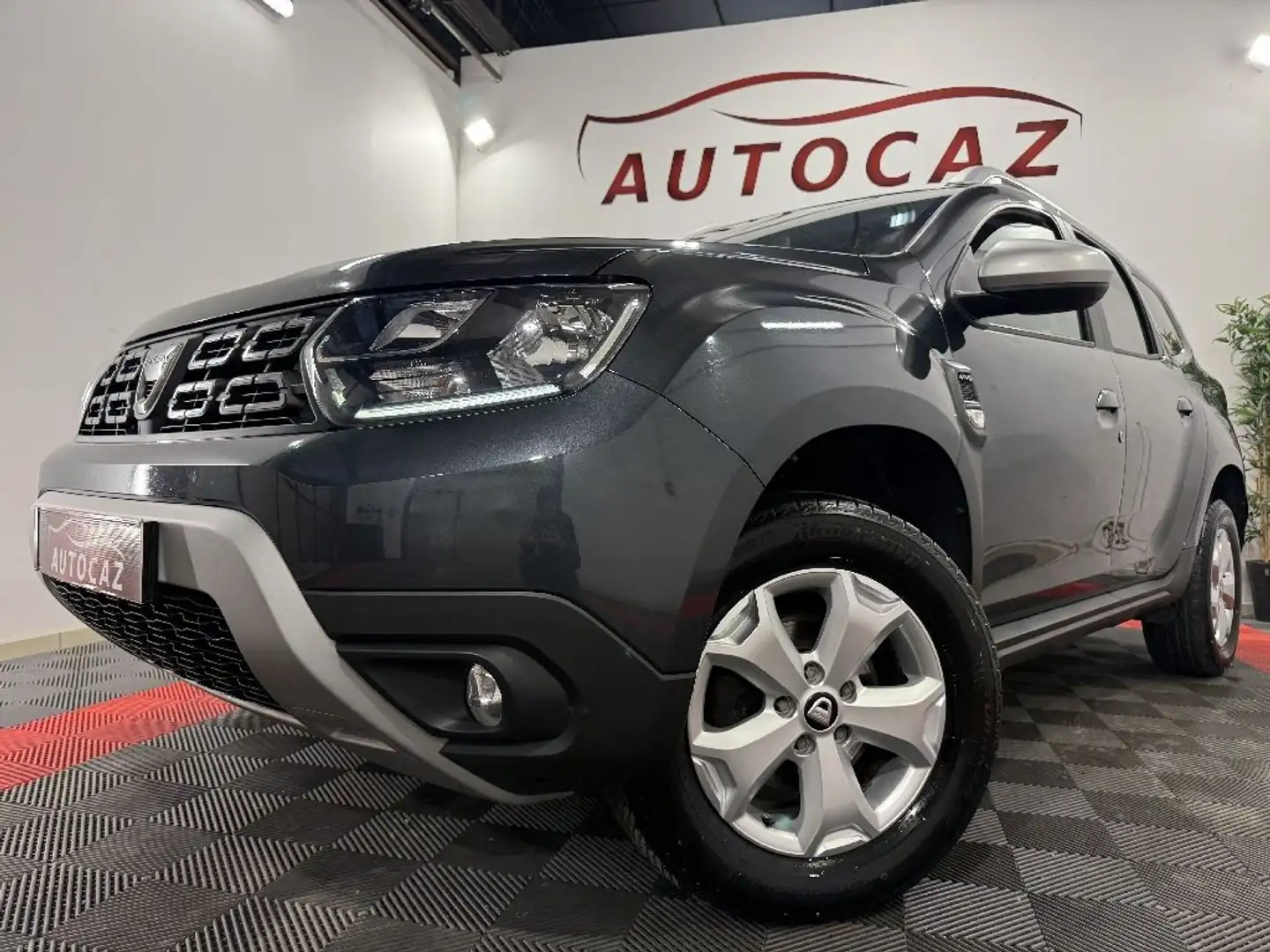 Dacia Duster dCi 110 4x4 Essentiel *PREMIERE MAIN+ATTELAGE Gris - 2