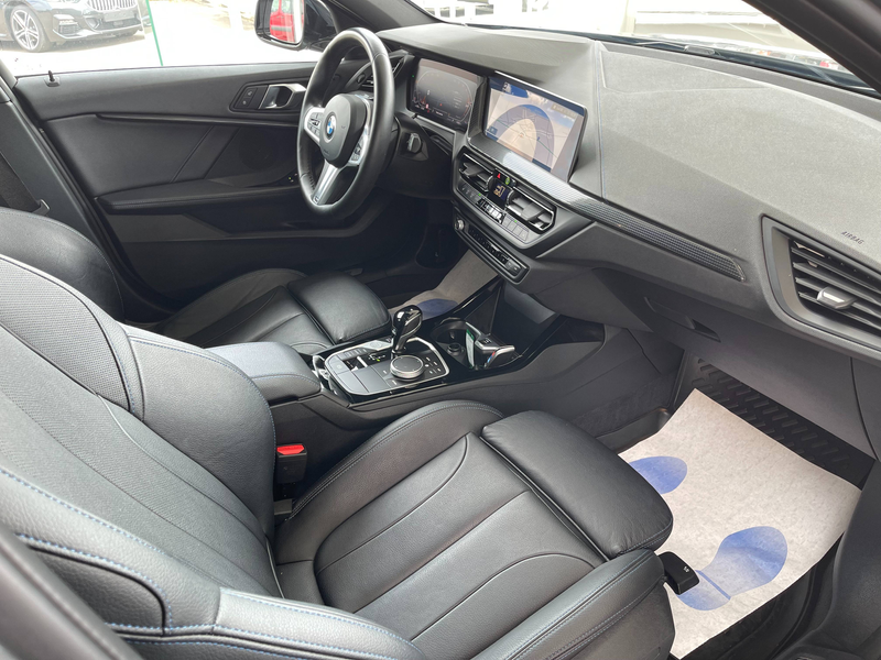 BMW 118 iA ** GARANTIE + PACK M + TOIT PANO + LED + GPS + CUIR *** — photo 9