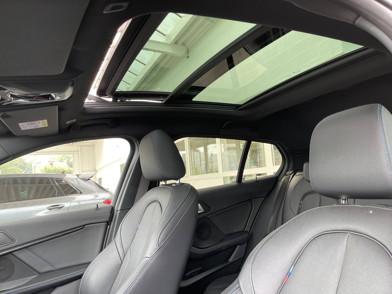 BMW 118 iA ** GARANTIE + PACK M + TOIT PANO + LED + GPS + CUIR *** — photo 15