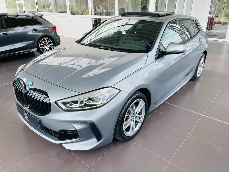 BMW 118 iA ** GARANTIE + PACK M + TOIT PANO + LED + GPS + CUIR *** — photo 2